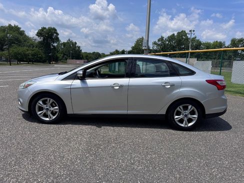 Used 2014 Ford Focus SE FWD image 4