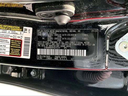 Used 2023 Toyota Highlander XLE image 9