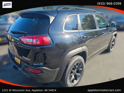 Used 2017 Jeep Cherokee Trailhawk image 7