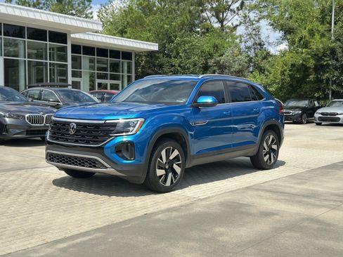 Used 2024 Volkswagen Atlas Cross Sport SE FWD image 5
