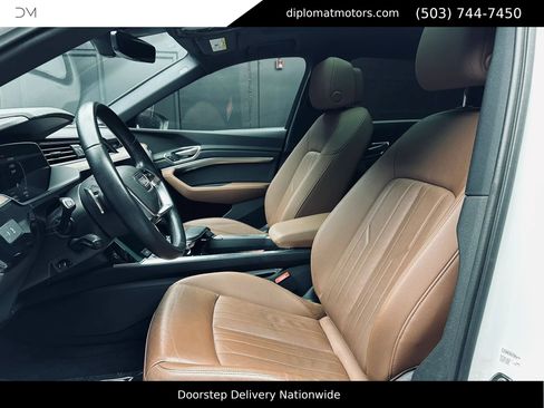 Used 2021 Audi e-tron Premium AWD/4WD image 18
