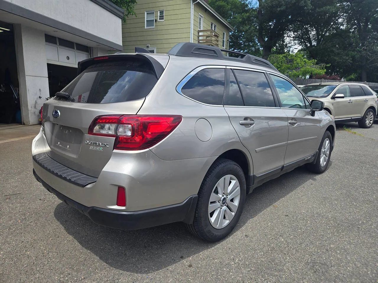 Used 2016 Subaru Outback 2.5i Premium AWD/4WD image 6