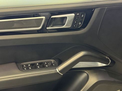 Certified 2022 Porsche Cayenne Turbo AWD/4WD image 14