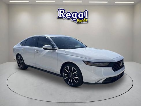 Used 2025 Honda Accord Touring image 1