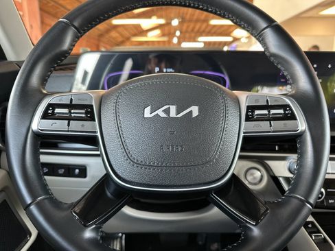 Certified 2025 Kia Telluride S FWD image 32