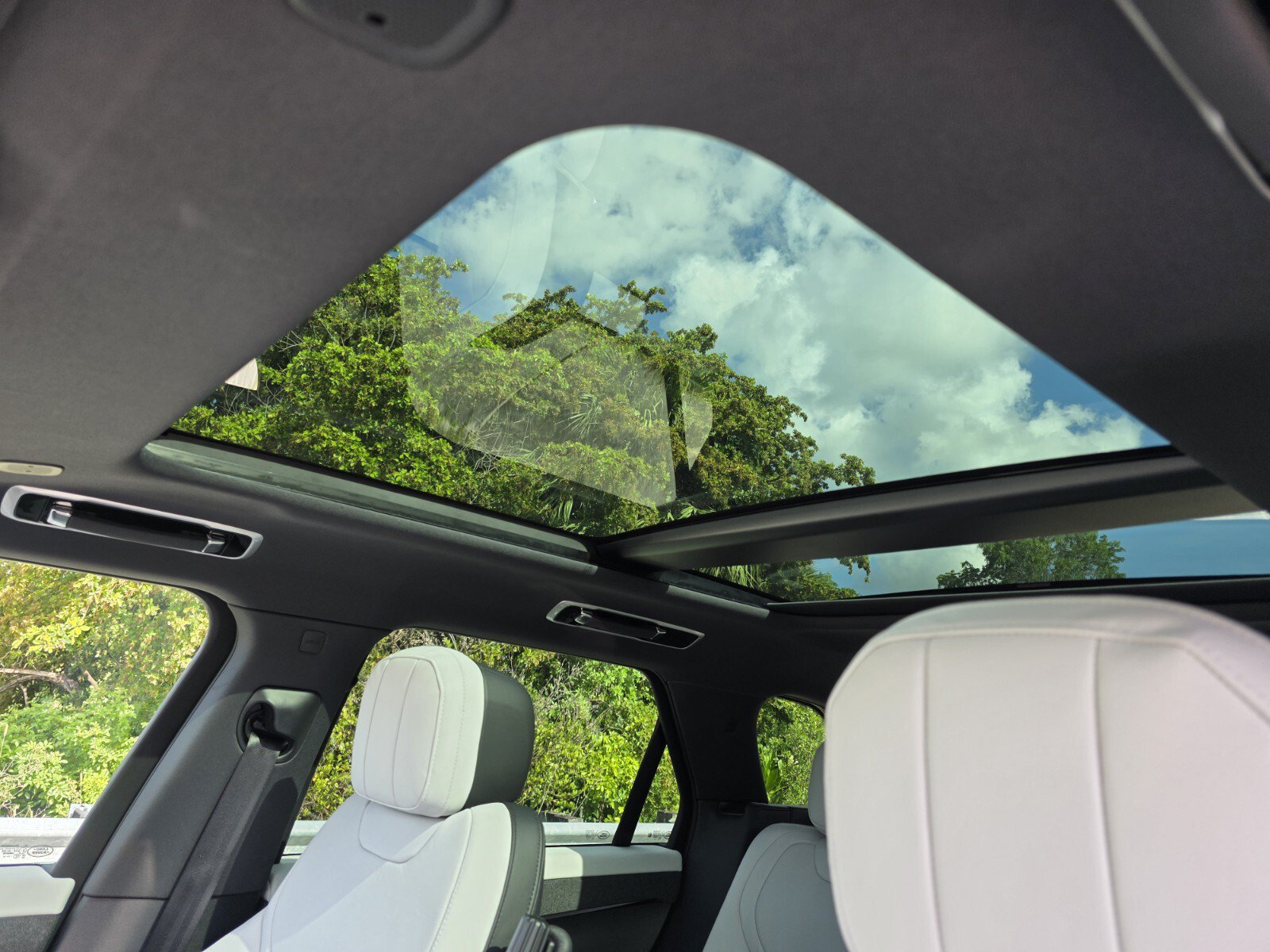 New 2026 Land Rover Range Rover Sport Dynamic SE AWD/4WD image 13