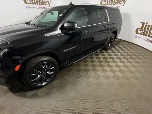 Used 2023 Chevrolet Suburban High Country w/ Advanced Technology Package AWD/4WD image 4