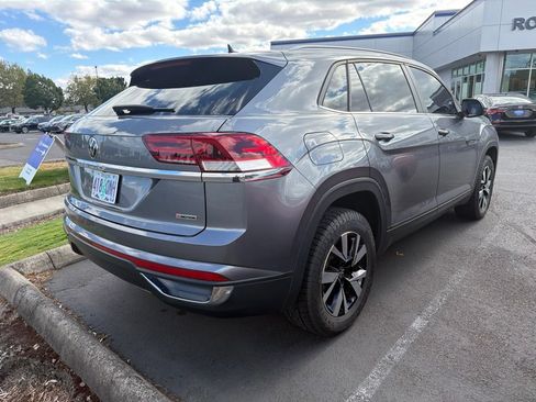 Used 2022 Volkswagen Atlas Cross Sport SE AWD/4WD image 3