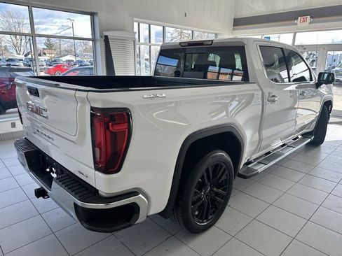Used 2022 GMC Sierra 1500 SLT w/ SLT Convenience Package image 4