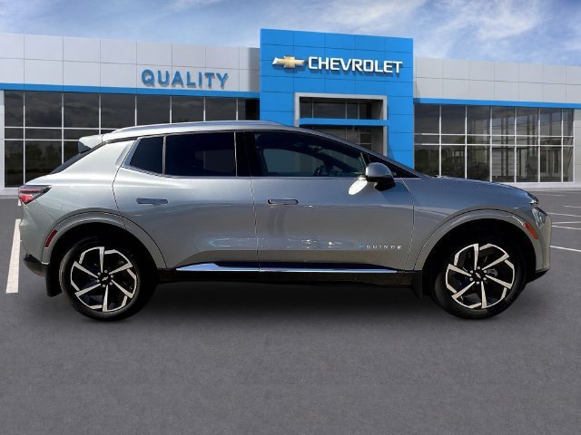 Certified 2024 Chevrolet Equinox EV LT w/ LPO, Active Package FWD image 8