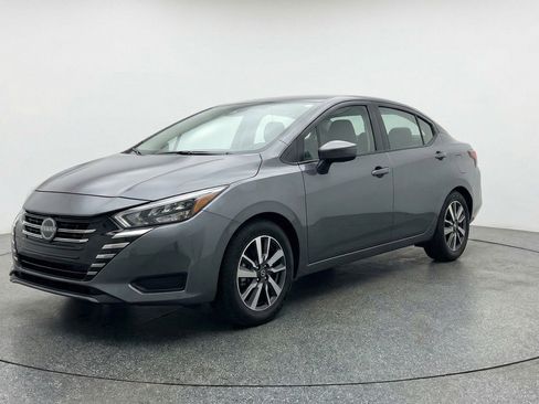 Used 2025 Nissan Versa SV image 3