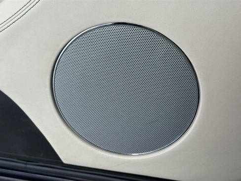 Used 2021 Bentley Bentayga AWD/4WD image 17