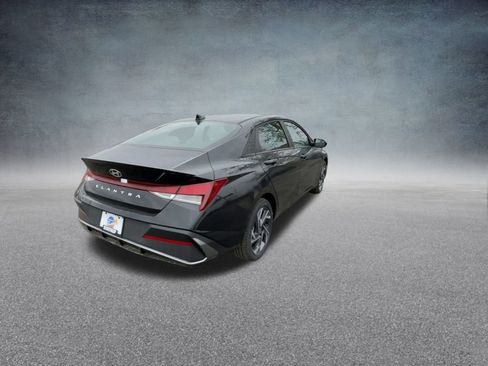 Certified 2025 Hyundai Elantra Sport image 22