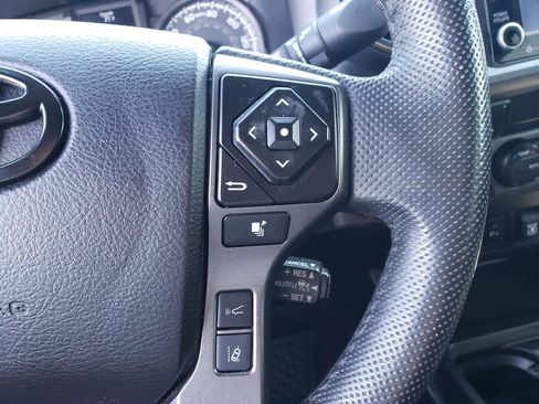 Used 2022 Toyota Tacoma TRD Sport image 22