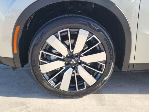 Used 2025 Mitsubishi Outlander SE AWD/4WD image 16