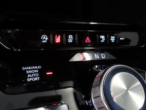 Certified 2024 Jeep Wagoneer Series II AWD/4WD image 13