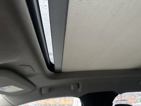 Used 2020 Volvo XC40 T5 Momentum image 28