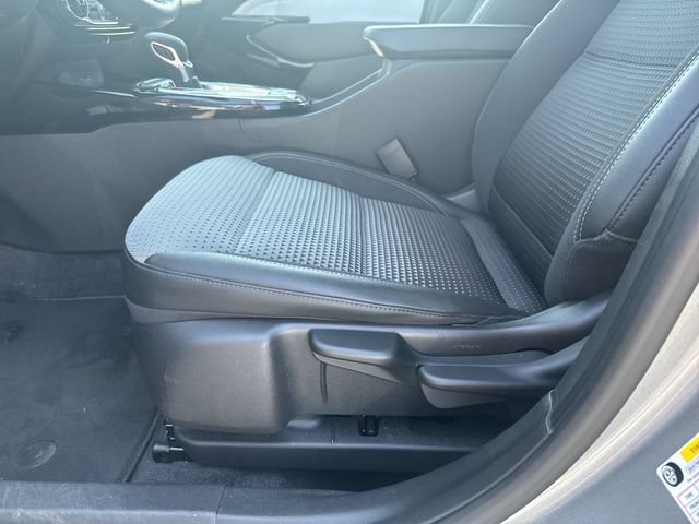 Used 2025 Chevrolet Trax LT w/ LT Convenience Package FWD image 16