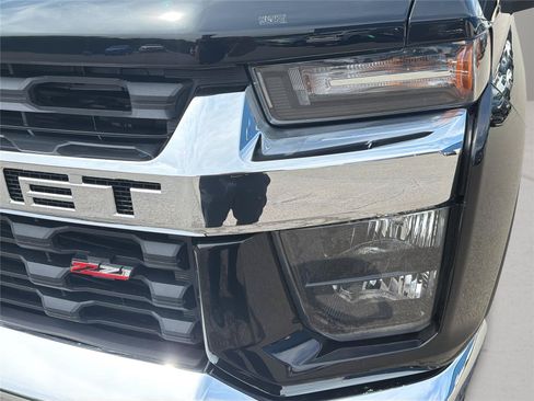 Used 2022 Chevrolet Silverado 2500 LT w/ Convenience Package AWD/4WD image 11