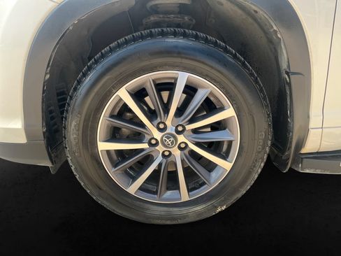 Used 2018 Toyota Highlander XLE FWD image 9
