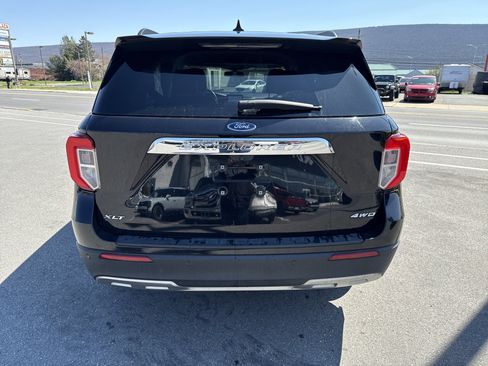 Used 2022 Ford Explorer XLT w/ Equipment Group 202A AWD/4WD image 4