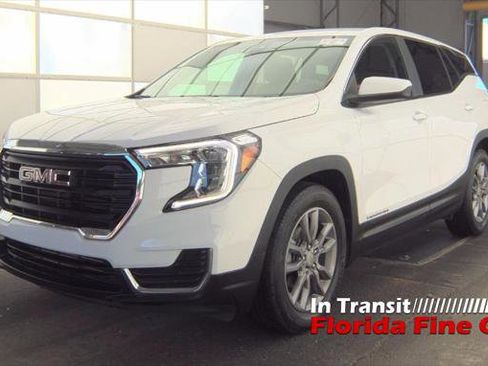 Used 2024 GMC Terrain SLE image 2