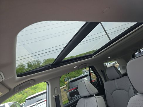 Used 2023 Honda Pilot Elite image 4