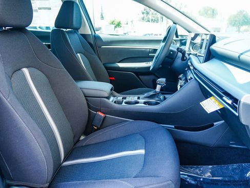 Certified 2025 Hyundai Sonata SE image 17