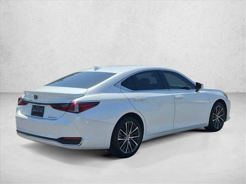 Used 2025 Lexus ES 300h w/ Premium Package FWD image 6