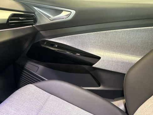 New 2025 Volkswagen ID.4 Pro image 23