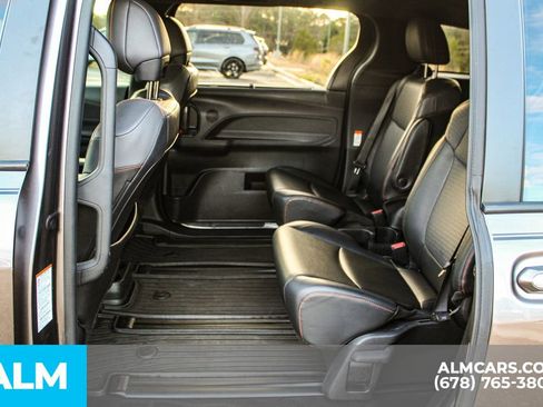 Used 2022 Toyota Sienna XSE image 18