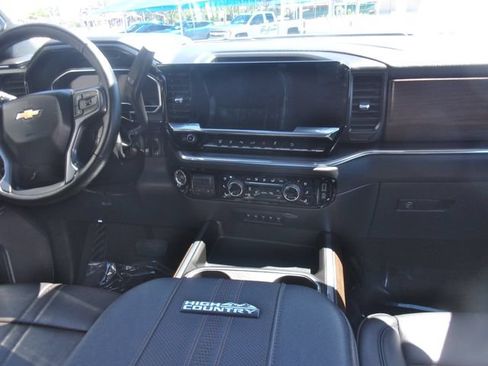 Used 2025 Chevrolet Silverado 2500 High Country w/ Technology Package AWD/4WD image 26