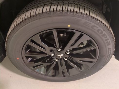 New 2025 Mitsubishi Eclipse Cross LE image 2