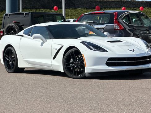Used 2019 Chevrolet Corvette Stingray Coupe w/ 1LT RWD image 2