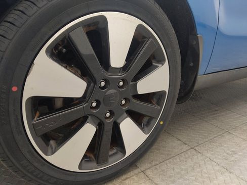 Used 2016 Kia Soul + w/ Designer's Package FWD image 31