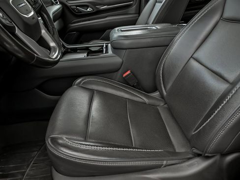 Used 2021 GMC Yukon Denali w/ Denali Premium Package image 14