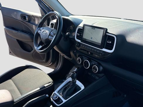 Certified 2022 Hyundai Venue Limited image 5