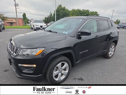 Used 2019 Jeep Compass Latitude w/ Cold Weather Group AWD/4WD image 1