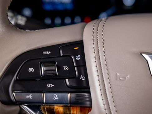 Used 2021 Cadillac Escalade Sport Platinum w/ LPO, ONYX Package image 31