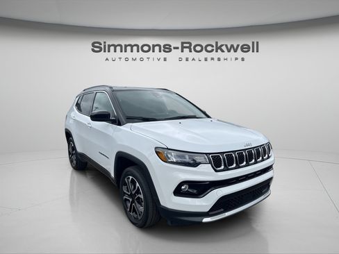 Used 2023 Jeep Compass Limited w/ Sun and Sound Group AWD/4WD image 8