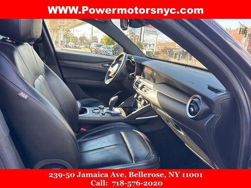 Used 2023 Alfa Romeo Stelvio Ti AWD/4WD image 14