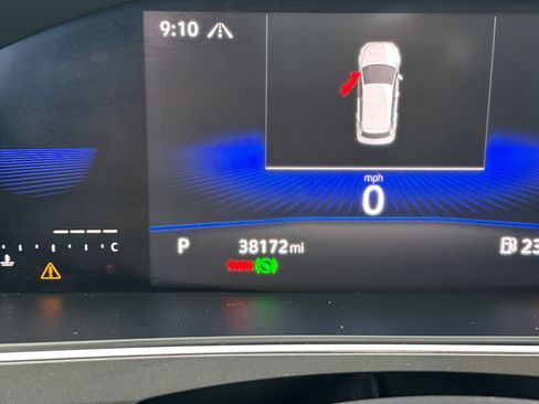 Used 2022 Volkswagen Tiguan SE w/ Panoramic Sunroof Package image 26