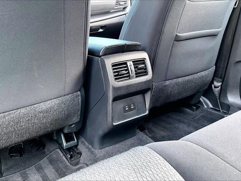 Used 2024 Nissan Rogue SV image 33