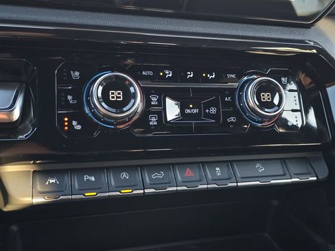 Used 2024 GMC Sierra 1500 AT4 w/ Technology Package image 20