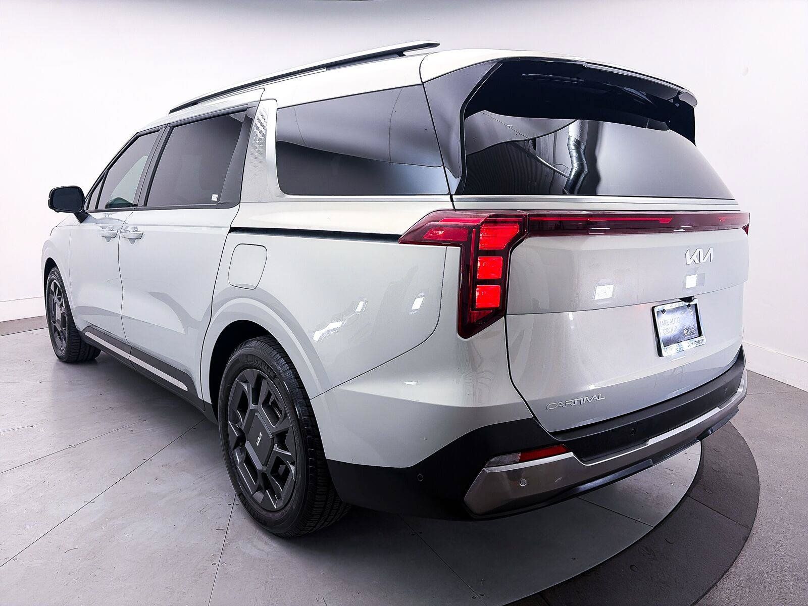 Used 2025 Kia Carnival SX FWD image 15