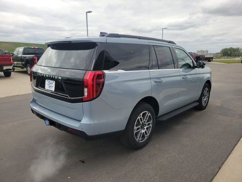 Used 2025 Ford Expedition Active AWD/4WD image 5
