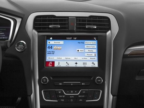 Used 2017 Ford Fusion Energi SE image 10