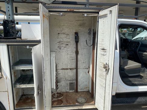 Used 2017 Ford F550 2WD Regular Cab Super Duty image 29