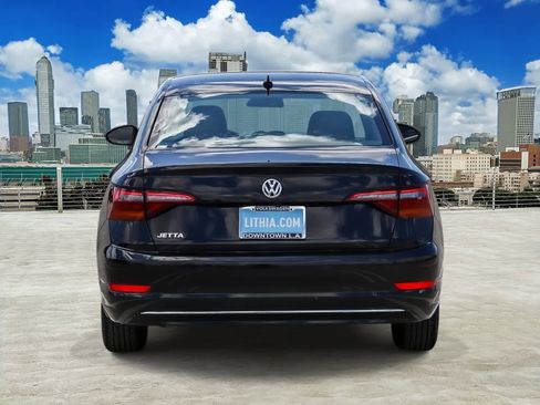 Used 2019 Volkswagen Jetta SE w/ Cold Weather Package FWD image 5
