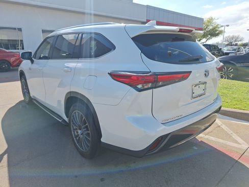 Used 2021 Toyota Highlander Limited image 4